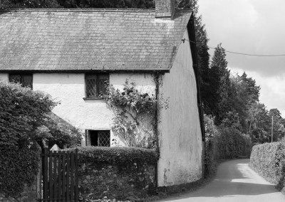 Old Devon cottage on small road